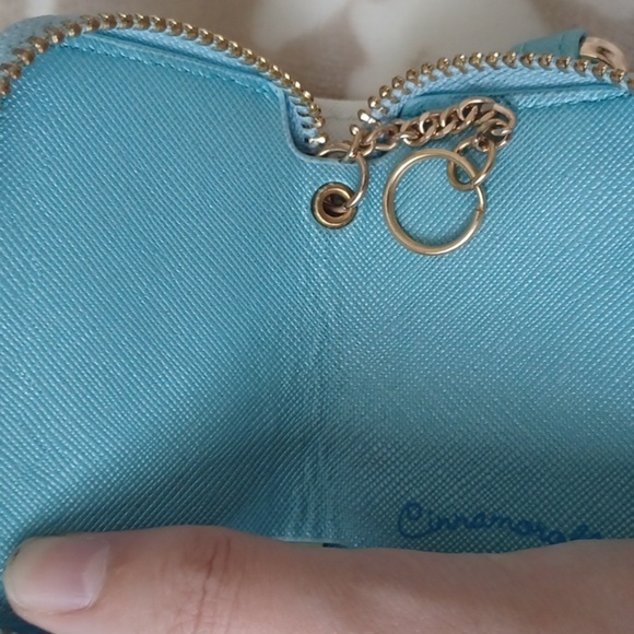 Cinnamon roll key case holder - Picture 5 of 5